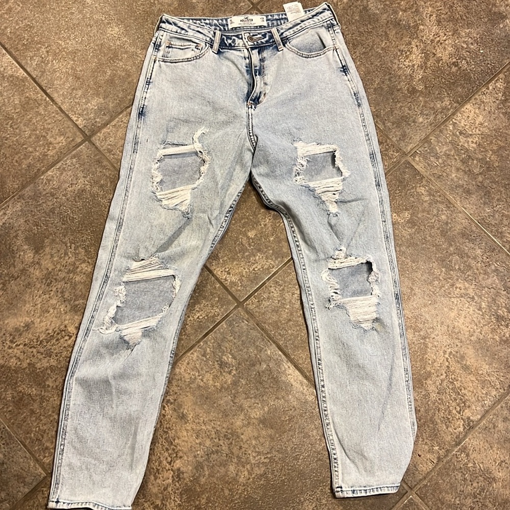 HOLLISTER size 29 ripped jeans